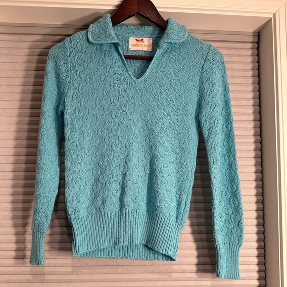 Sweaters - Vintage turquoise collared sweater